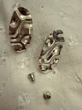 Silver Wavy Oval Stud Earrings - Women Accessories